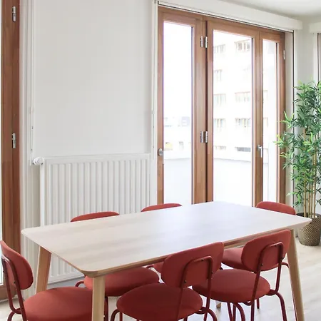 Spacious Nest Overlooking Sacre-coeur Eiffel Tower Apartment *