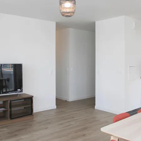 Spacious Nest Overlooking Sacre-coeur Eiffel Tower Apartment *