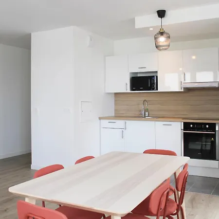 Apartment Spacious Nest Overlooking Sacre-coeur Eiffel Tower Saint-Denis (Seine-Saint-Denis)