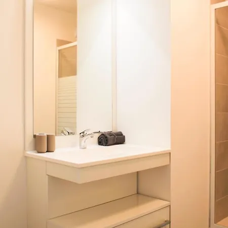 Spacious Nest Overlooking Sacre-coeur Eiffel Tower * Saint-Denis (Seine-Saint-Denis)