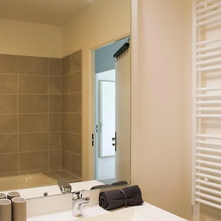 Spacious Nest Overlooking Sacre-coeur Eiffel Tower
