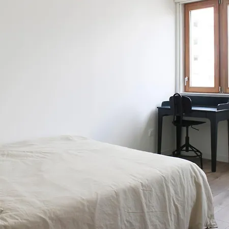Apartment Spacious Nest Overlooking Sacre-coeur Eiffel Tower Saint-Denis (Seine-Saint-Denis)