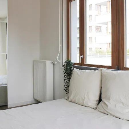 Spacious Nest Overlooking Sacre-coeur Eiffel Tower Apartment *