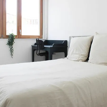 Spacious Nest Overlooking Sacre-coeur Eiffel Tower * Saint-Denis (Seine-Saint-Denis)
